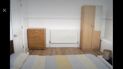 Large Double Fully Furnished Room. Super Fast Broa Main Photo