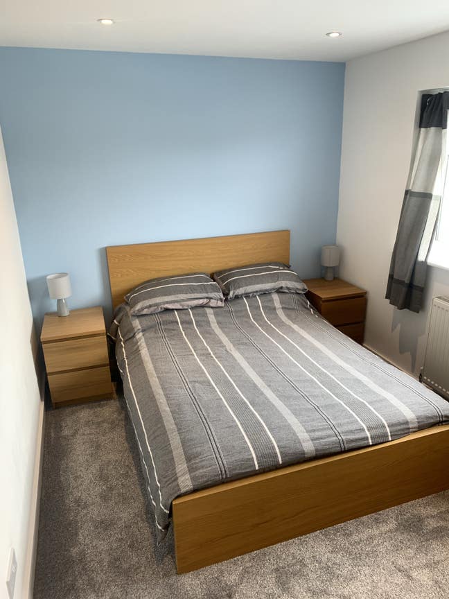 Double bedroom in pleasant  suburban  Gravesend  Main Photo
