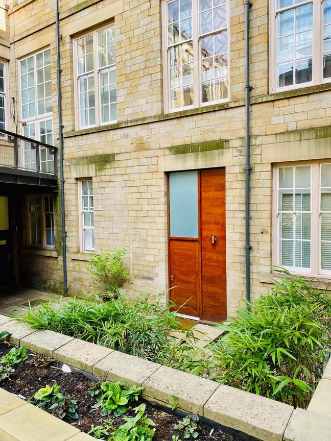 Old School House-City centre one bedroom apartment Main Photo