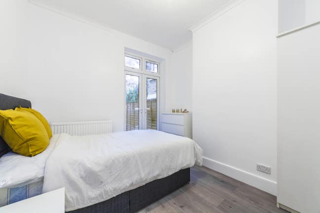 Contemporary Ensuite – Welcoming Home Main Photo
