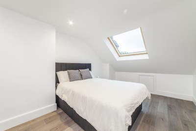 Bright En‑Suite Room in a Welcoming Home Main Photo