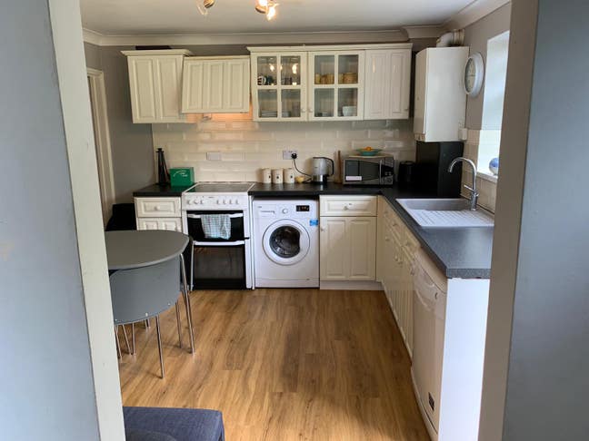  Double room in shared house  Main Photo