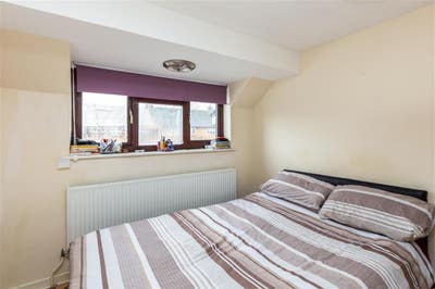 A double room near Waddesdon School and the Manor Main Photo