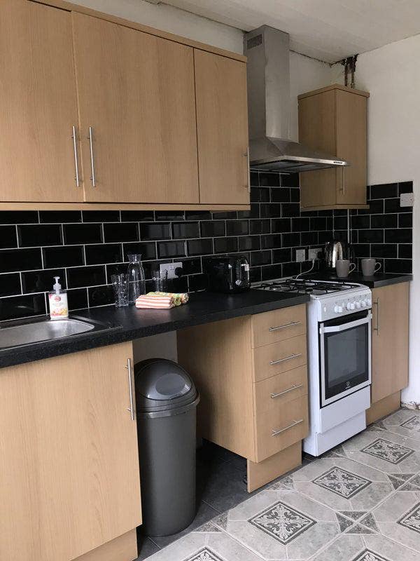 Double Bedroom for rent Romney Av Main Photo