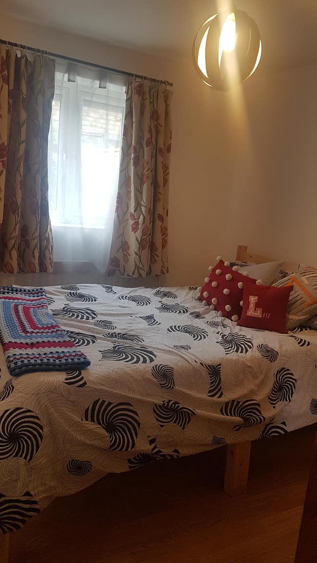 Double room to let in 2 bedroom flat Main Photo