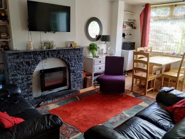 Double room in quiet, leafy residential area  Main Photo