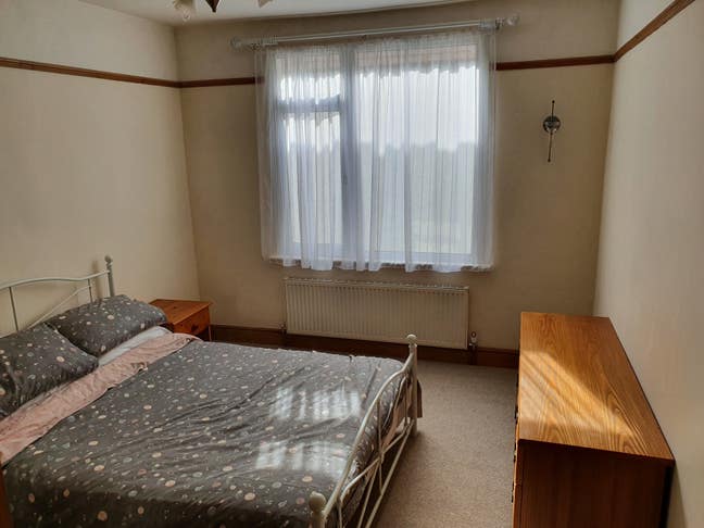 Large double bedroom Main Photo