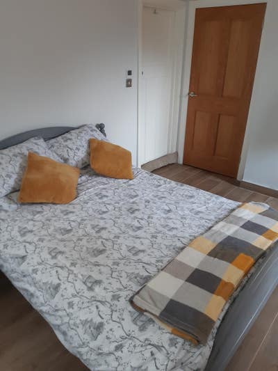 Mon-Fri only Self-contained Ensuite Double Main Photo