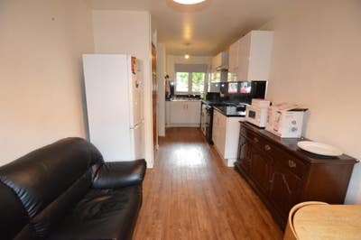Large 4 Bedroom Flat with Garden Near Kings Cross Main Photo