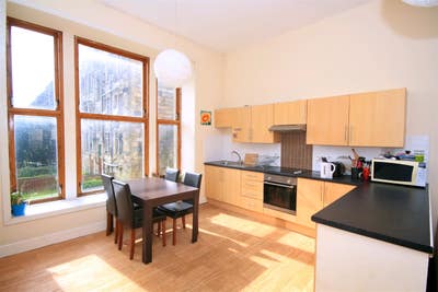 Student Rooms in Paisley next to UWS Main Photo