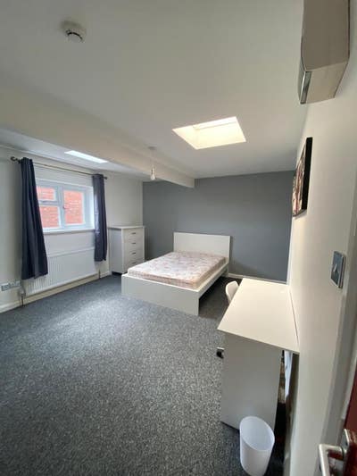Newly Renovated Rooms to Let - Bills Inclusive Main Photo