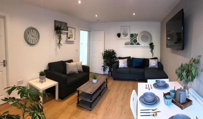 Students!!! Two Rooms to Let on Mauldeth Road  Main Photo