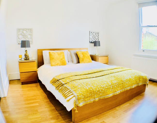 New Contemporary En-suite Double Room  Main Photo