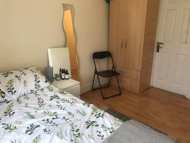 Great Double Room ~ 2 Min Walk Tube~Bills inc!  Main Photo