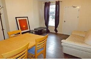 Double and decent rooms close to the city center Main Photo