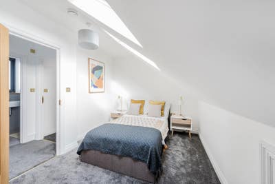 Stunning Double room Colliers Wood, Bills inc Main Photo