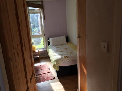 Single Bedroom, Bills Included. Female home Main Photo