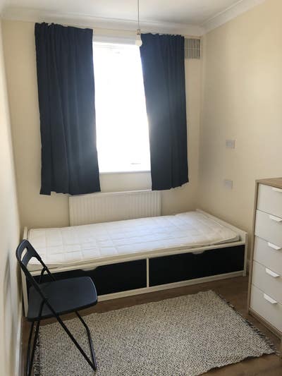 Superb  single room with ample storage Main Photo
