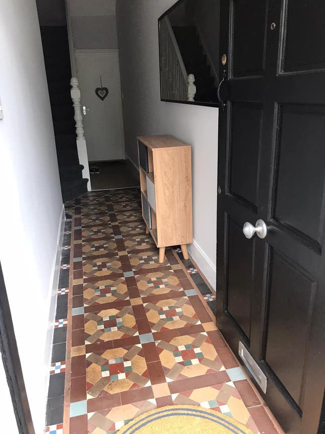 Large 2 Bed Flat Zone 3 Leytonstone Central Line Main Photo