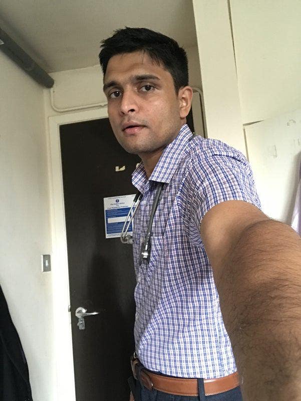 Professional looking for temporary accommodation Main Photo