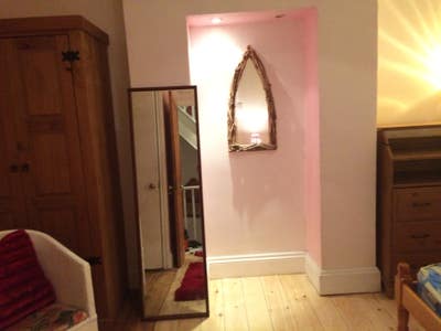 Lovely  en-suite room . Central quiet location  Main Photo