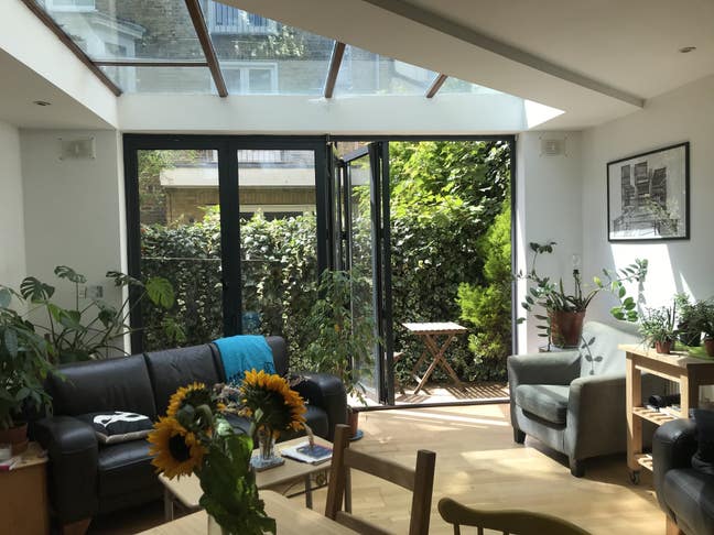 Beautiful double room in leafy Stokey flat Main Photo