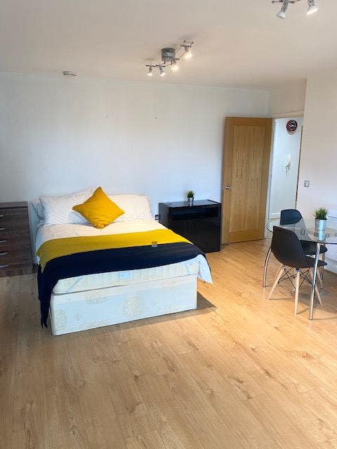 Extra Large Studio Size Room -E14 Main Photo