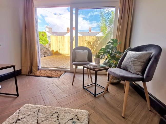 Double room in Stunningly Refurbed Property Main Photo