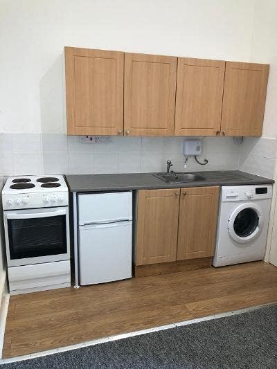 No Deposit Bright Single Studio Available Now Main Photo