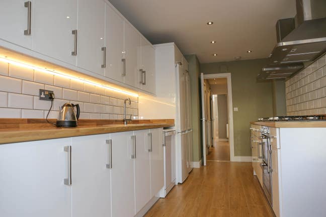 Modern Double Room- Bills Included Main Photo