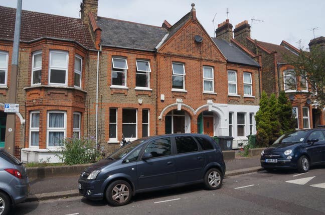 Walthamstow double room - 1st floor warner flat Main Photo