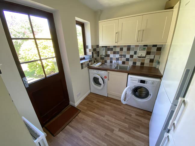 Barton Hills Beautiful Views  - RoomsbySue Main Photo