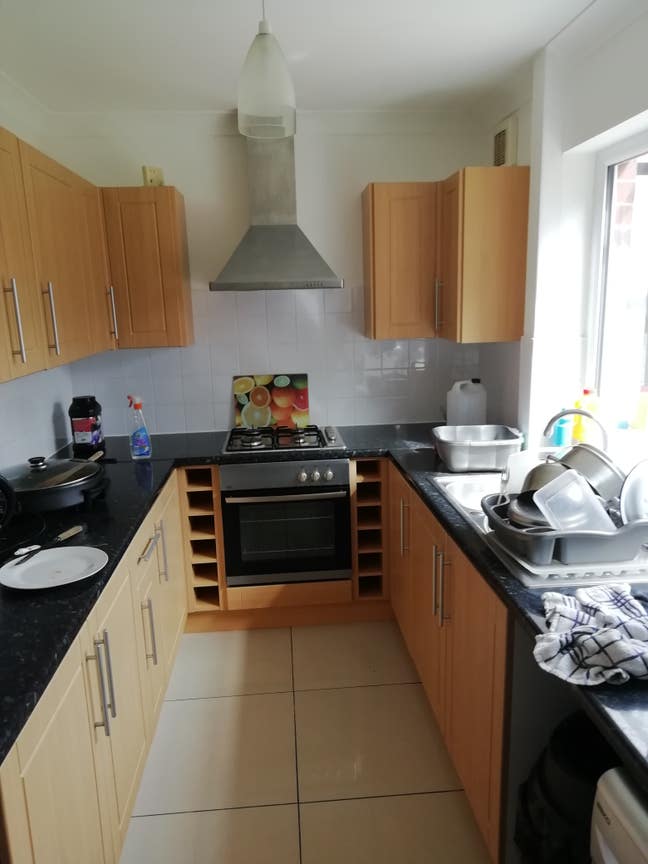 Room to rent 7days per week  Main Photo