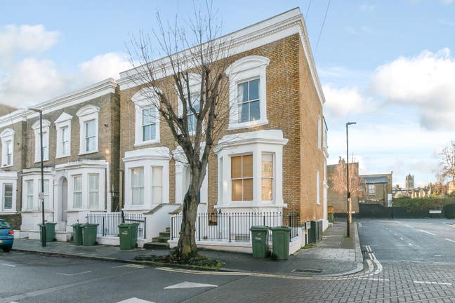 2 Large Bedroom bright flat with high ceilings Main Photo