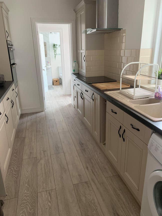 Big Double bedroom in modern house near hospital Main Photo