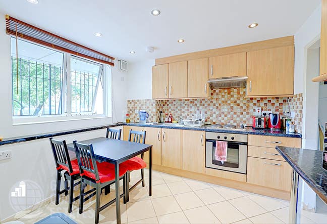 Nice double rooms only 18 mins walk to UCL. Main Photo