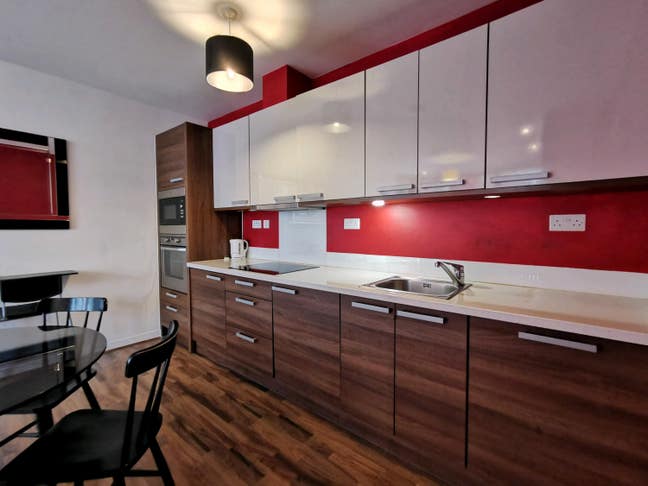 2 Bed Flat for rent short walk to Canary Wharf Main Photo