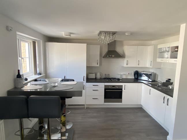 Lovely 2 bedroom flat to rent in beautiful area  Main Photo