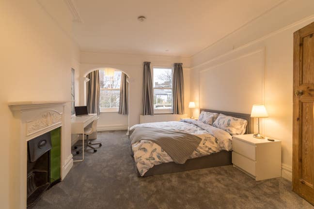 Large double, walk in wardrobe, new refubed house Main Photo