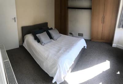 Acton - Large Ensuite Room with Queen Size Bed  Main Photo