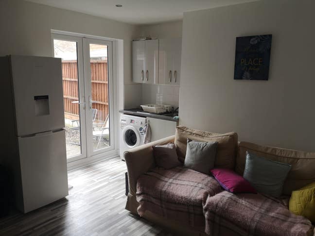 Double with En-suite & TV (No deposit) Main Photo