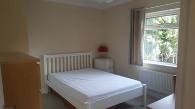 Double room available to rent in MK2 Main Photo