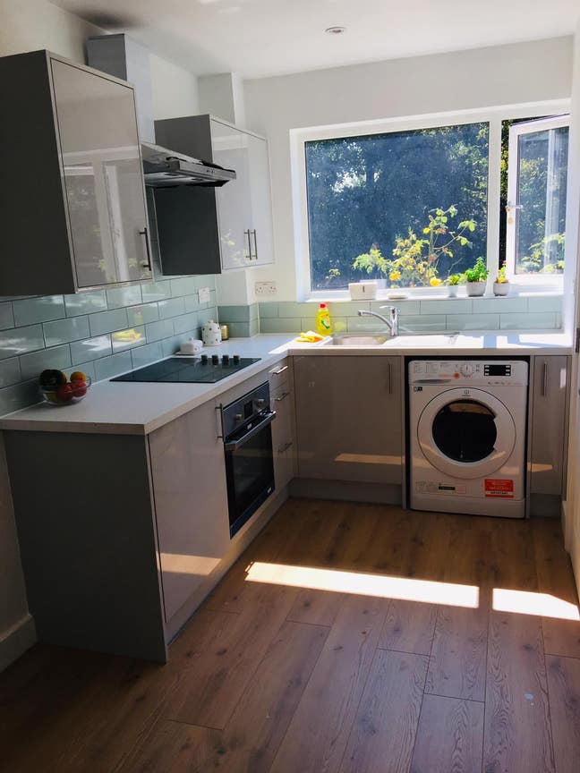 One bedroom flat all bills included. Main Photo