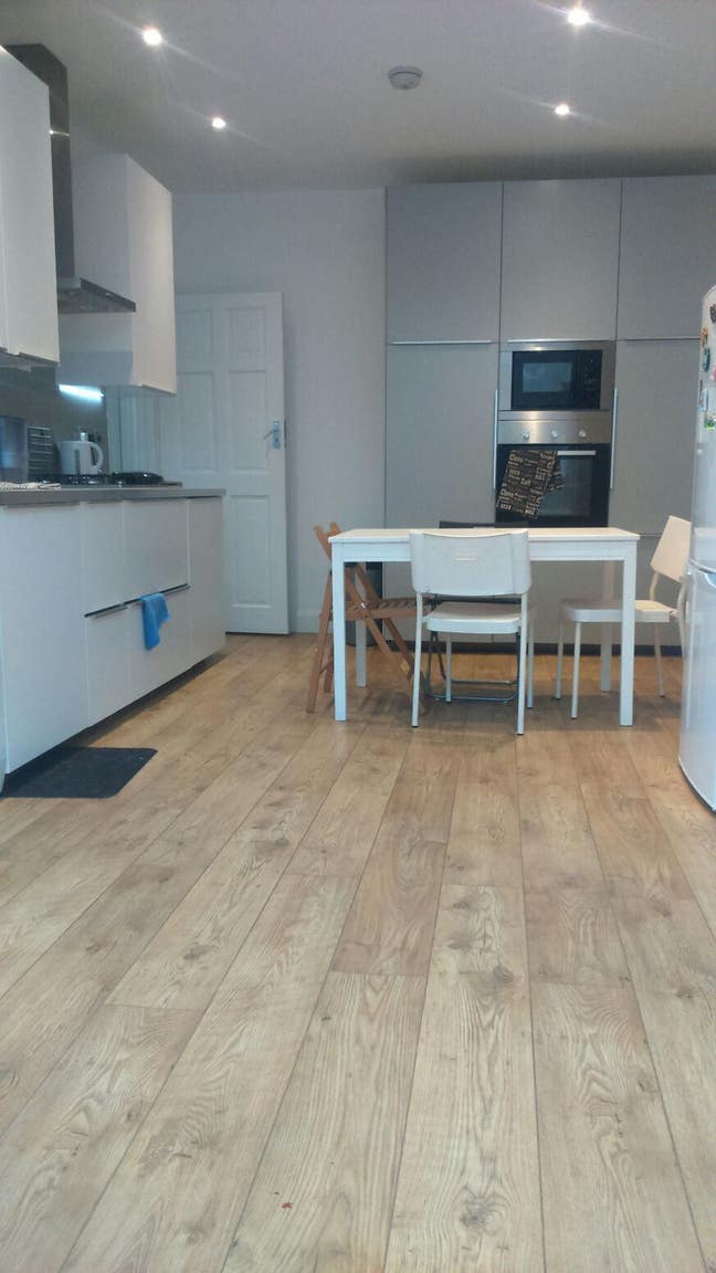 Very Clean House/Free Wifi/Bills/Tube Near Main Photo