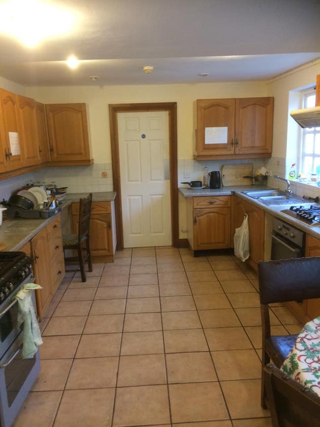 Single room Newmarket Main Photo