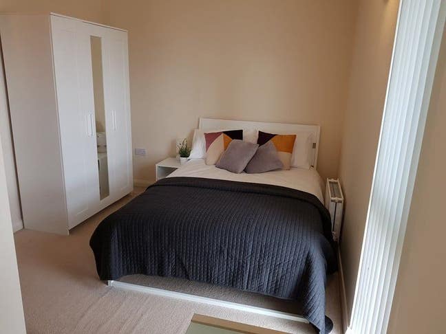 Double Room in Modern Townhouse near City Centre Main Photo