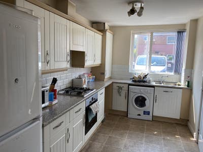 Four bed student townhouse close to Unis/MRI Main Photo