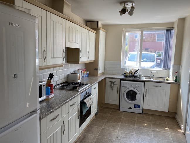 Four bed student townhouse close to Unis/MRI Main Photo