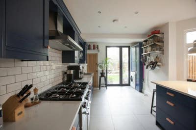 Artistic home in East London - Double bedroom Main Photo