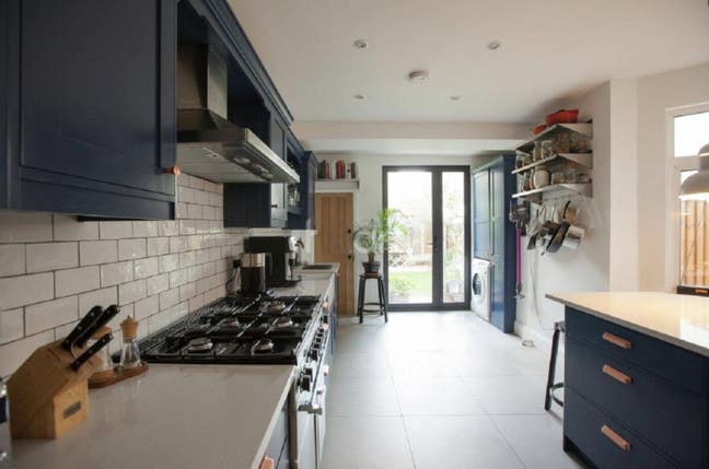 Artistic home in East London - Double bedroom Main Photo